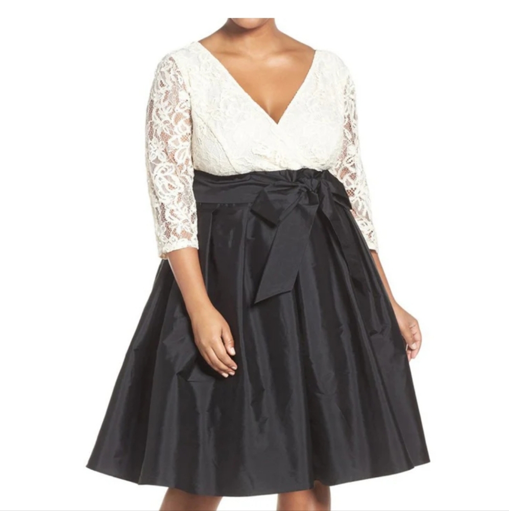 Adrianna Papell size 10 elegant dress with lace and taffeta